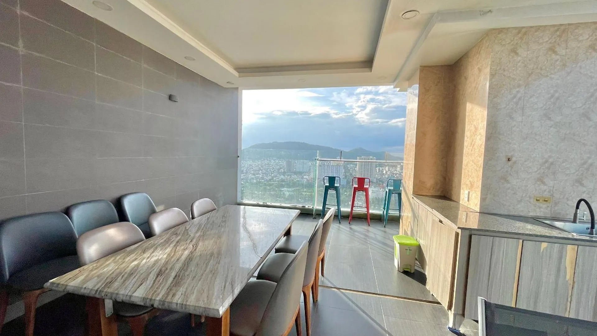 Penthouse Oasky 4 Bedroom Vung Tau Vietnam